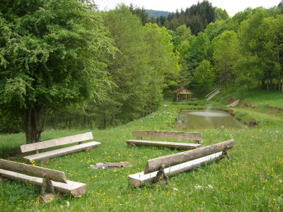 Feuerstelle und Fischteiche